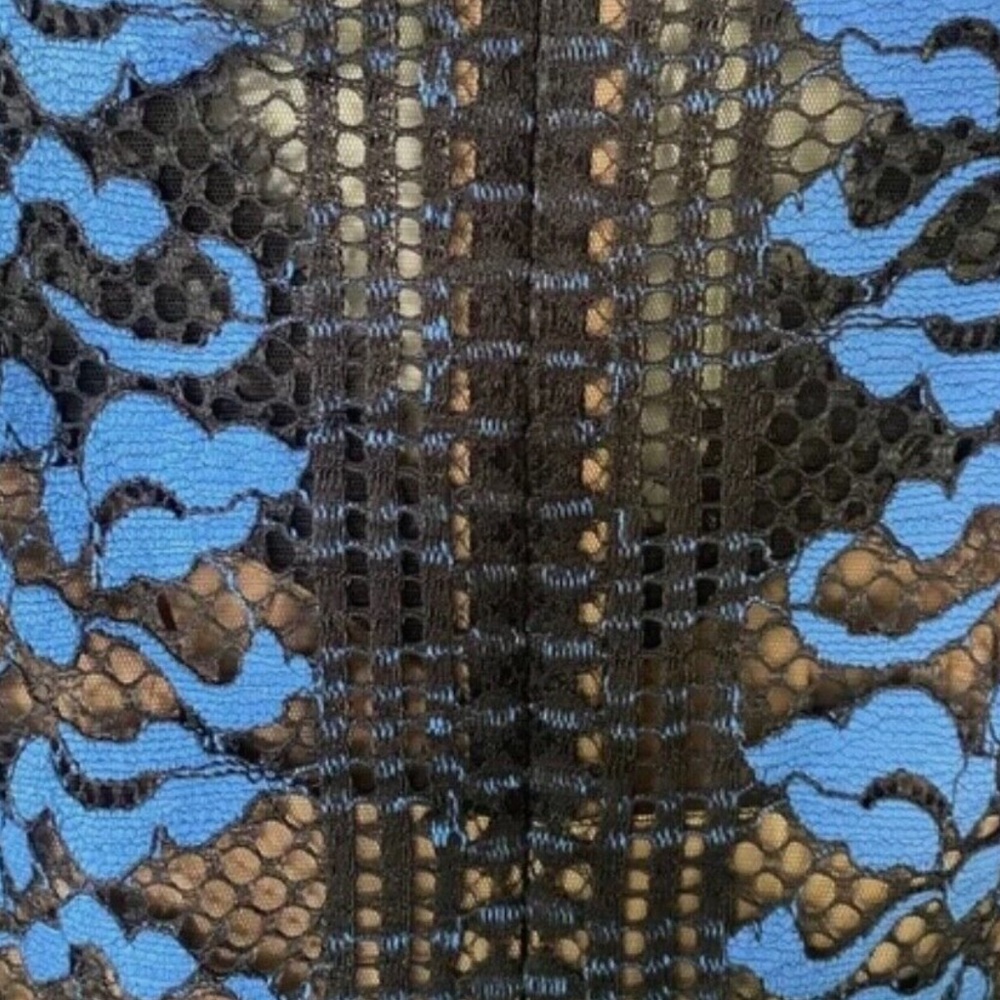 BCBG Max Azria - Black & Blue Lace Short Sleeve Midi Dress Sz 4 - Picture 3 of 7